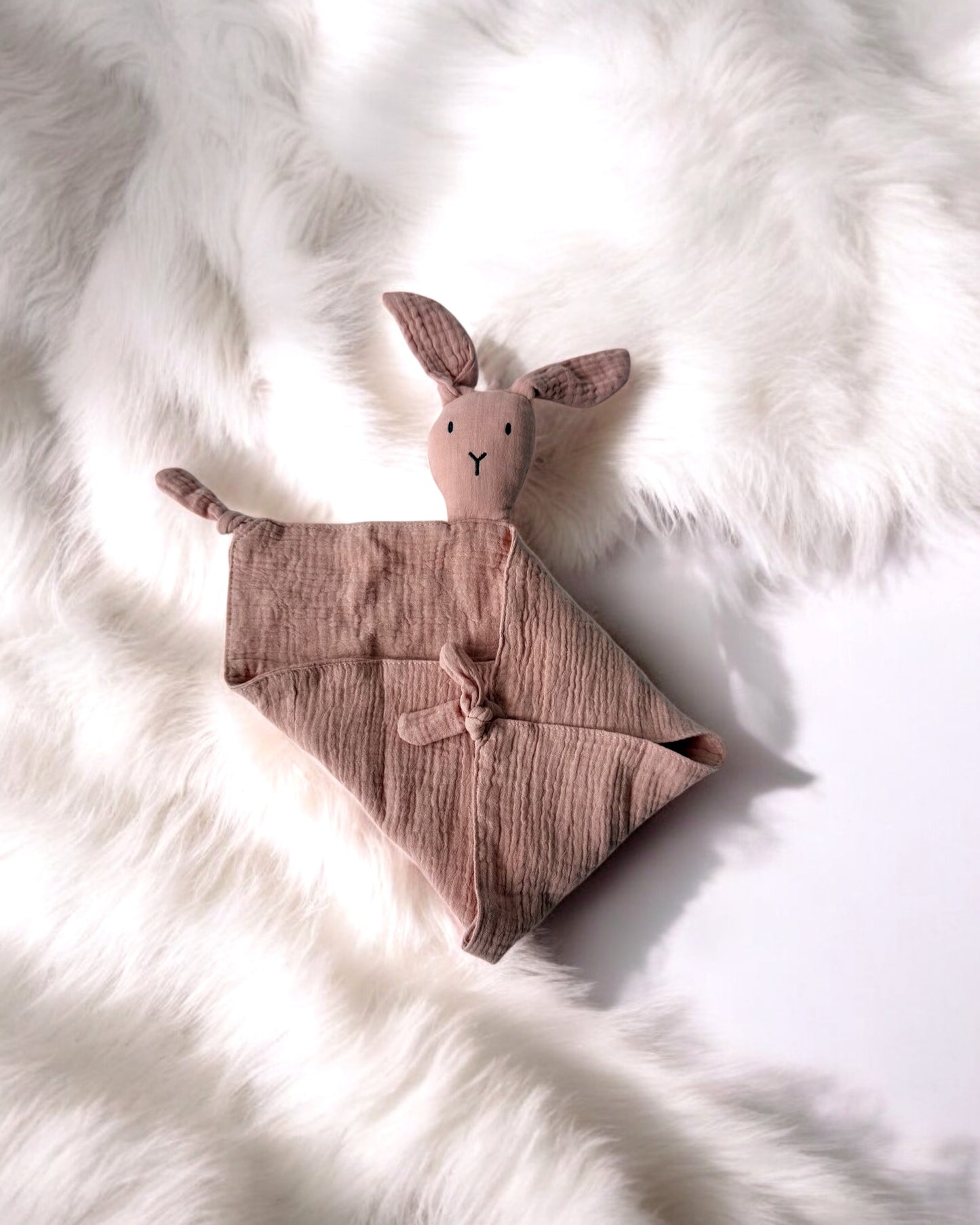 Luna Bunny Signature Comforter ( Dusty Pink )