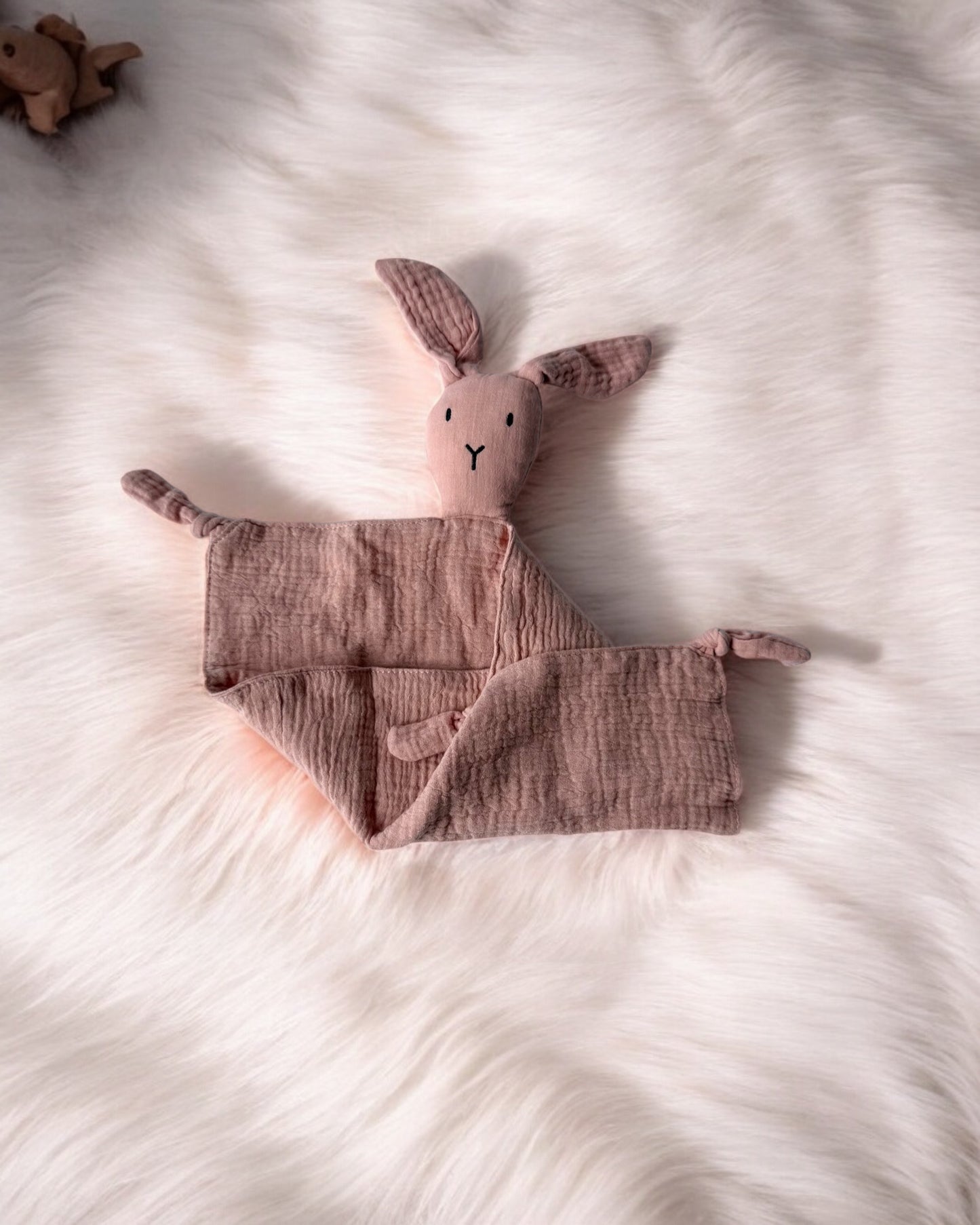 Luna Bunny Signature Comforter ( Dusty Pink )