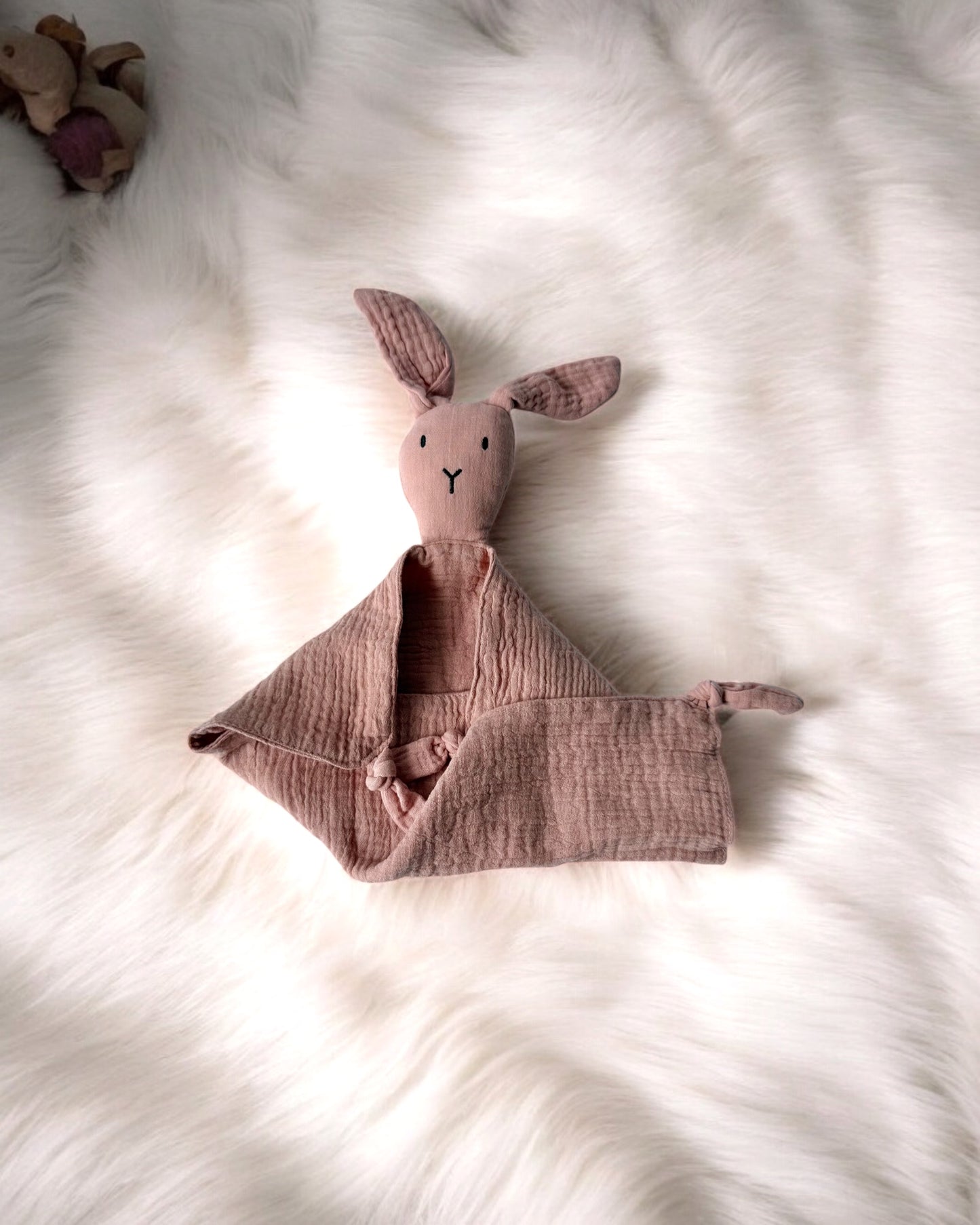 Luna Bunny Signature Comforter ( Dusty Pink )